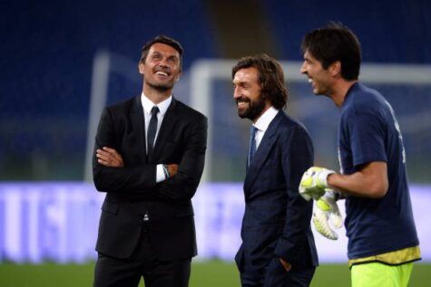 Paolo Maldini con Andrea Pirlo e Gianluigi Buffon (Photo credit should read FILIPPO MONTEFORTE/AFP/Getty Images)