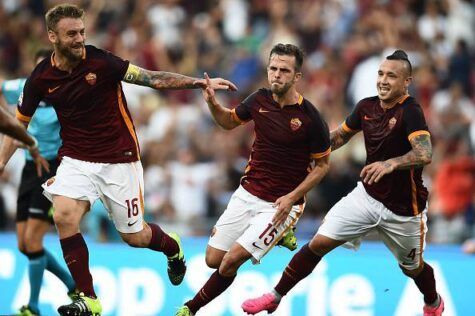 Miralem Pjanic, con gli ormai ex compagni Radja Nainggolan e Daniele De Rossi 