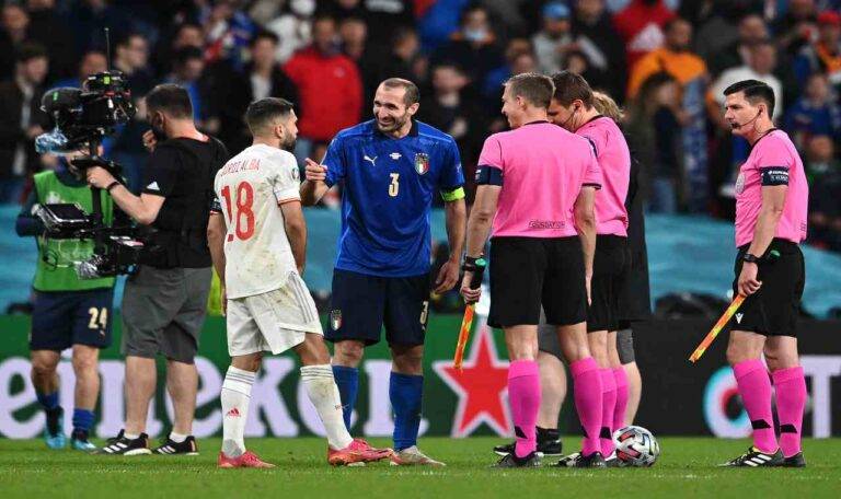 La risata di Chiellini con Jordi Alba? Mourinho svela il ...