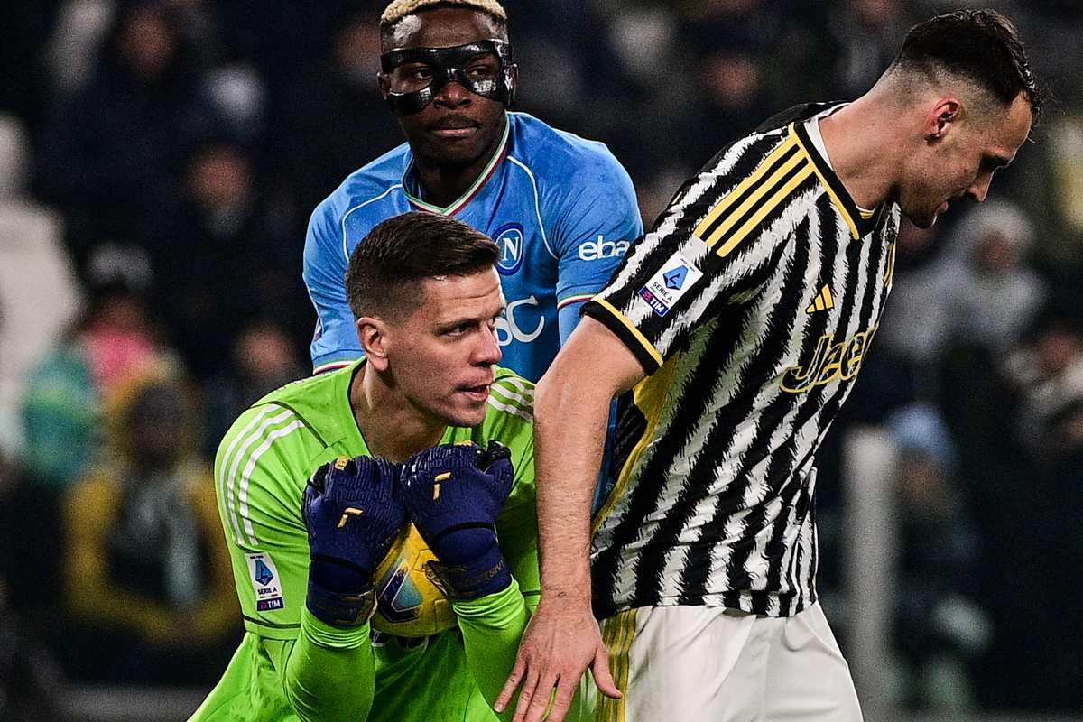 Juve-Napoli, volano gli stracci tra Kvara e Gatti: pallonata dietro la schiena