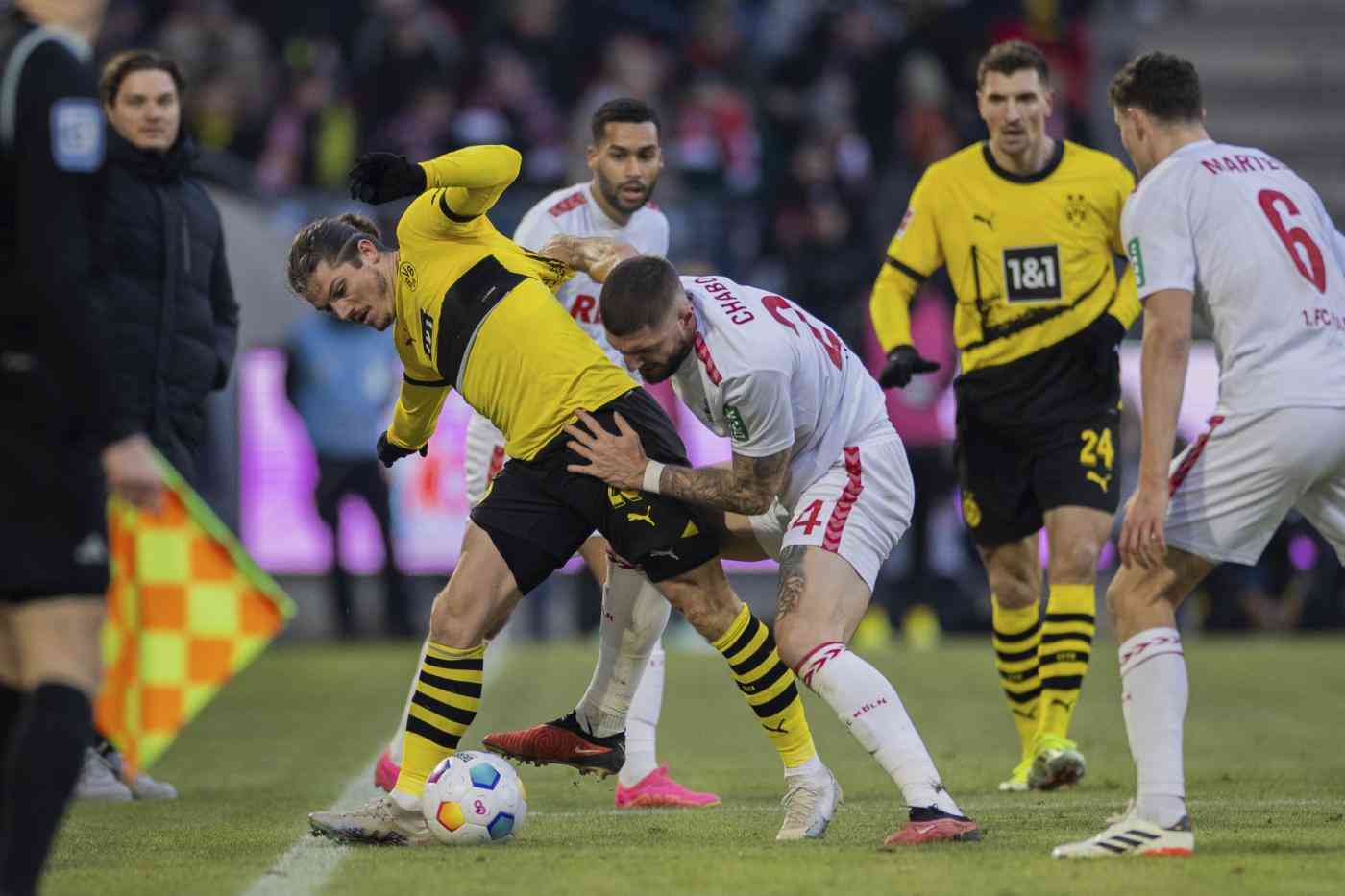 Monete di cioccolato in campo: match sospeso