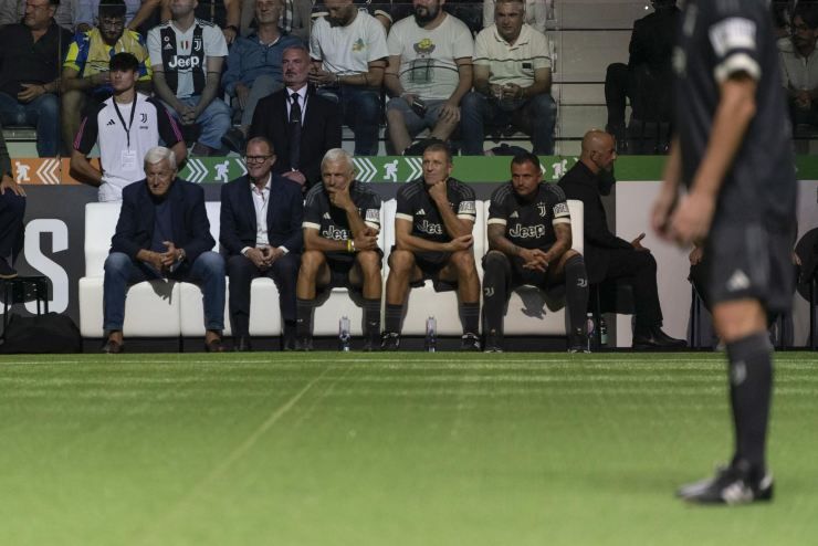 Juventus-Lazio infinita, VAR bastonato: “Fa male al calcio, una presa in giro”