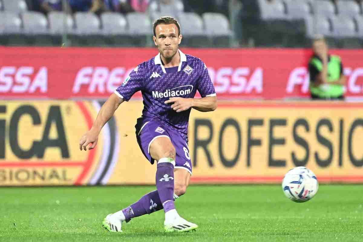 Arthur vicino al Napoli