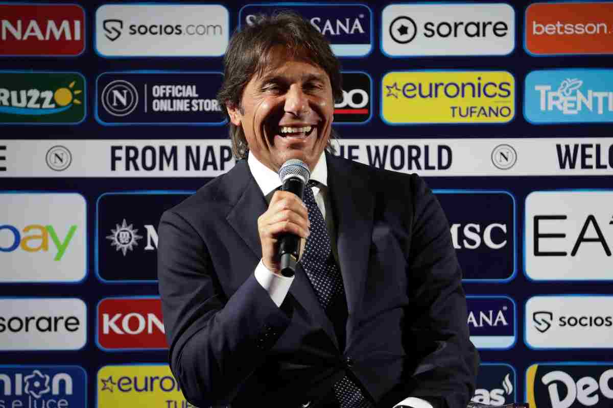 Antonio Conte applaudito alla fire di Juventus-Napoli