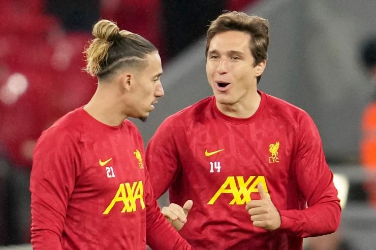 Federico Chiesa con la maglia del Liverpool