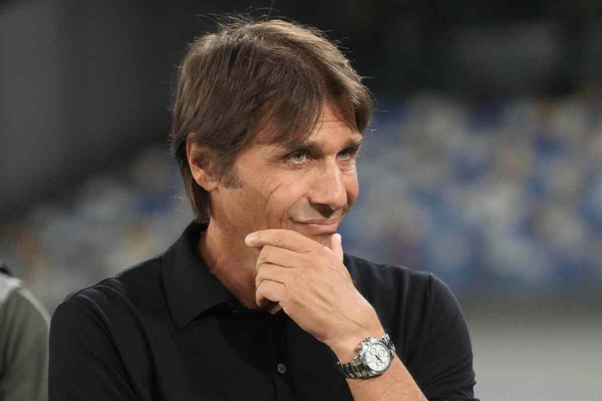 Antonio Conte pensieroso