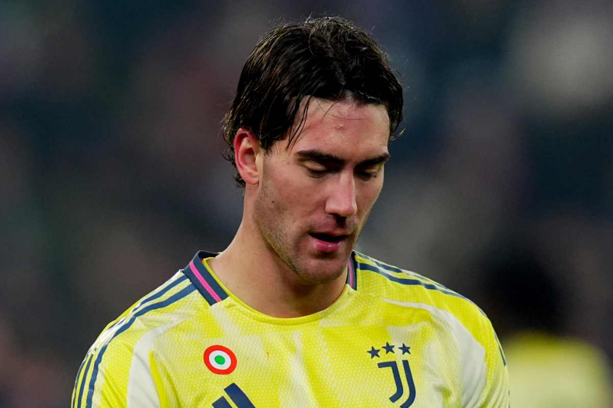 Vlahovic risponde ai tifosi: ecco cosa ha fatto infuriare l’attaccante della Juventus