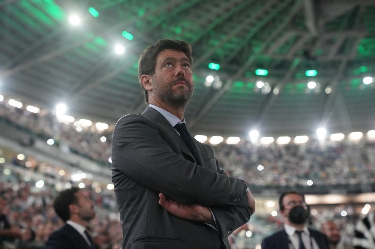 Andrea Agnelli con le braccia conserte