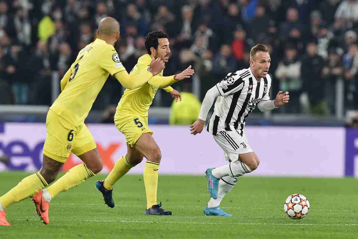 Arthur in campo con la maglia della Juventus