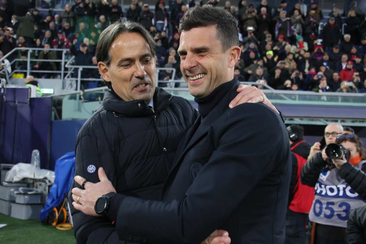 L'abbraccio tra Simone Inzaghi e Thiago Motta