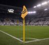 Il logo della Juventus sulla bandierina del corner all'Allianz Stadium