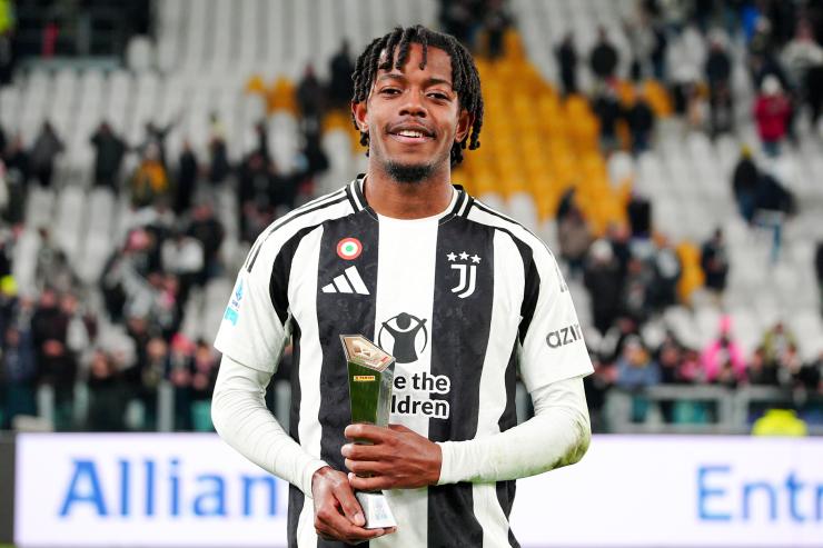 Samuel Mbangula col premio di MVP di Juve-Milan