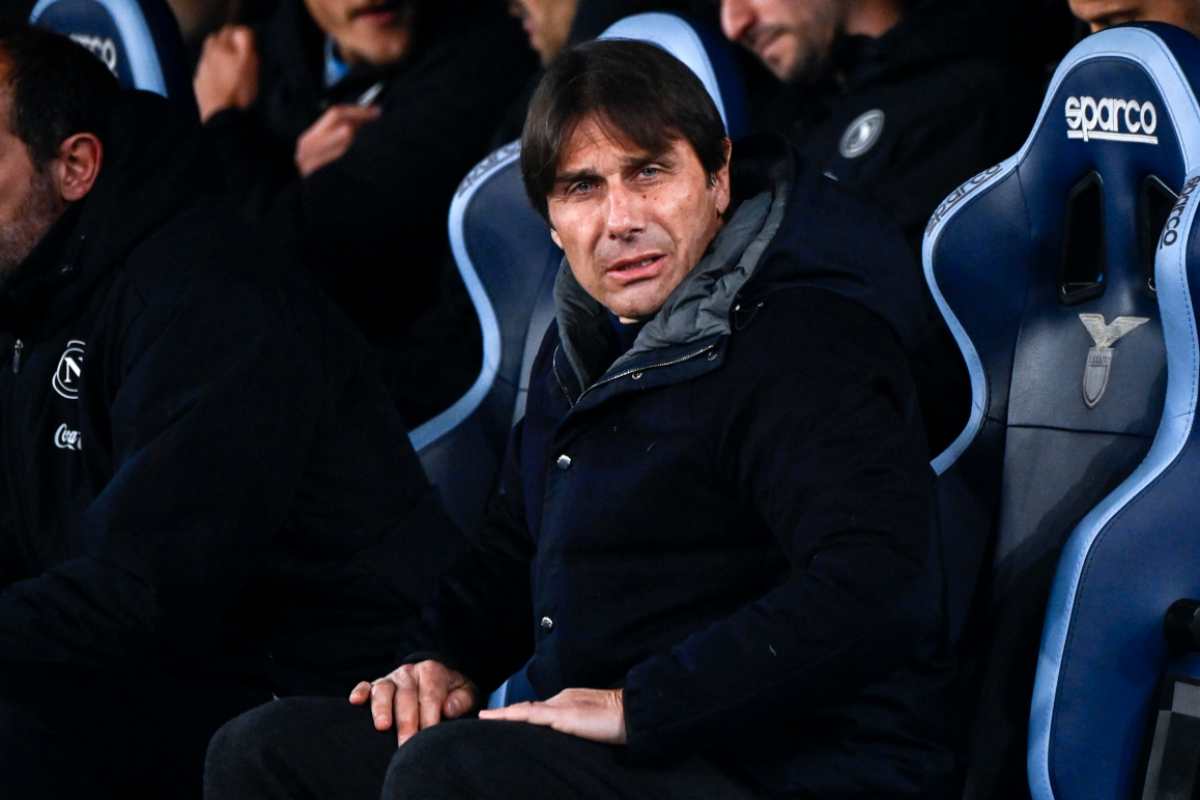 Antonio Conte sulla panchina del Napoli