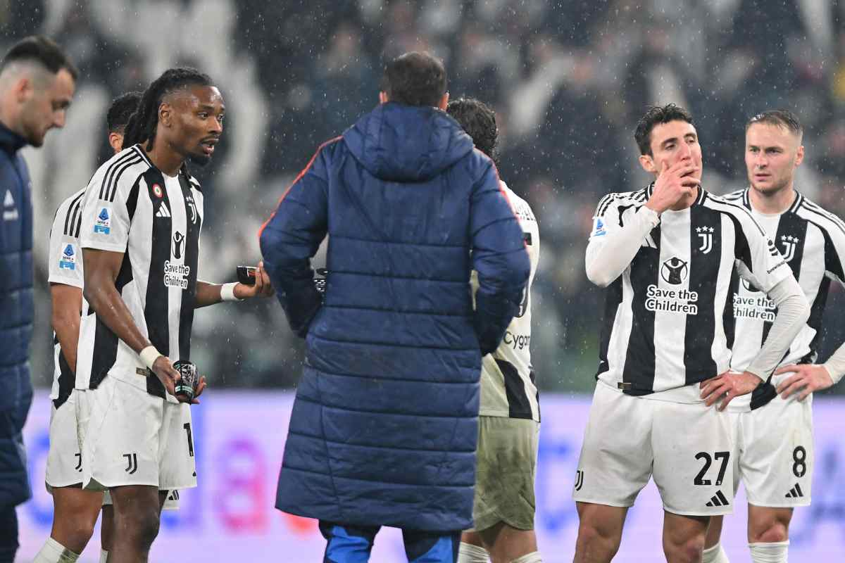 Giocatori della Juve dopo lo 0-4 contro l'Atalanta